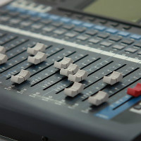 声动新品，展聚商机——企业新产品配音与承办会展的双重驱动力